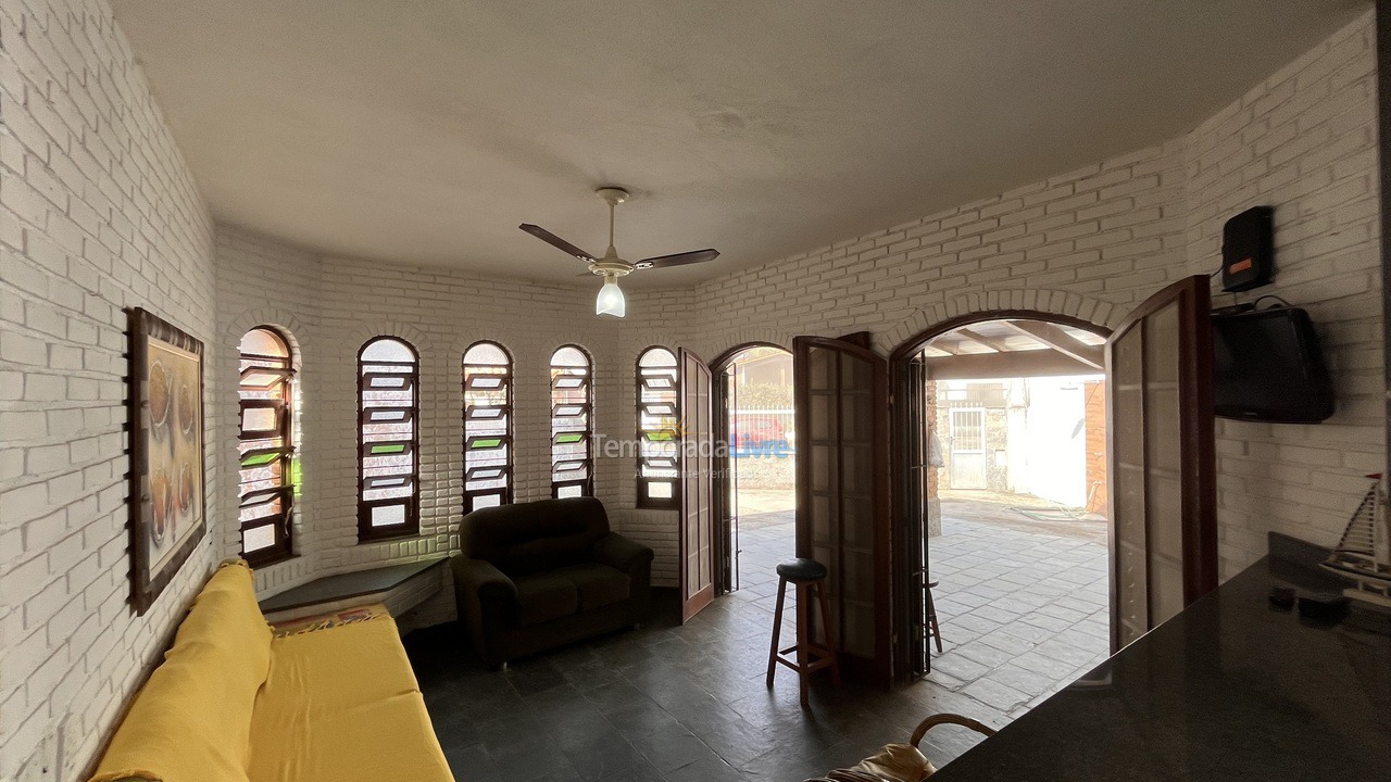Casa para aluguel de temporada em Ubatuba (Praia das Toninhas)
