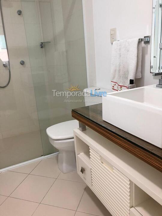 Apartamento para aluguel de temporada em Itapema (Meia Praia)