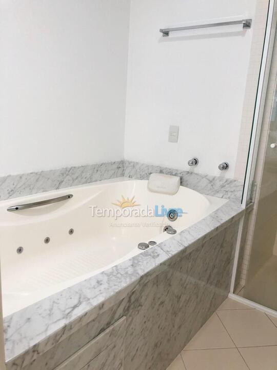 Apartamento para aluguel de temporada em Itapema (Meia Praia)