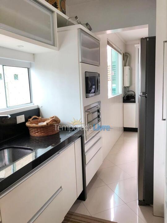 Apartamento para aluguel de temporada em Itapema (Meia Praia)
