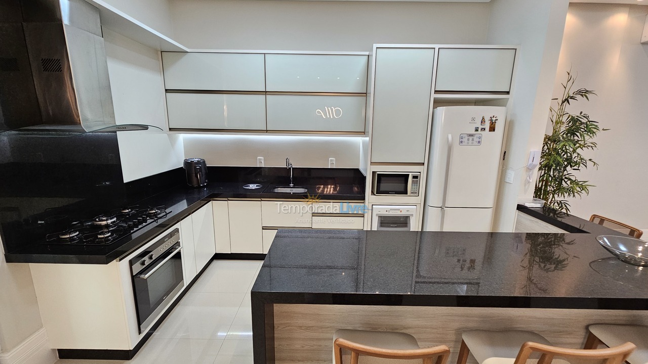 Apartment for vacation rental in Itapema (Meia Praia)