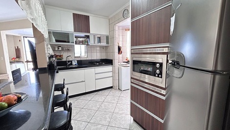 2 Bedrooms Meia Praia Itapema Vacation Rental