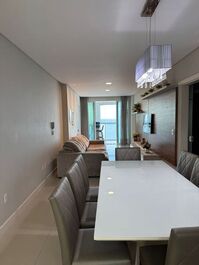 Beachfront Apartment with 3 Suites + 2 Parking Spaces