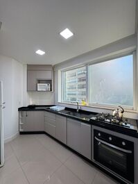 Beachfront Apartment with 3 Suites + 2 Parking Spaces