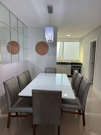 Beachfront Apartment with 3 Suites + 2 Parking Spaces