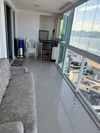 Beachfront Apartment with 3 Suites + 2 Parking Spaces
