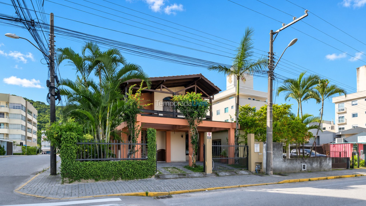 Casa para alquiler de vacaciones em Bombinhas (Praia de Bombas)
