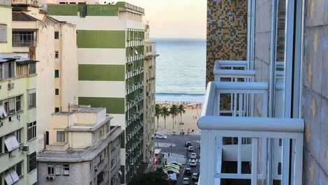 Renovated 4 bedrooms with side sea view and balcony.