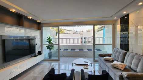 Renovated 4 bedrooms with side sea view and balcony.