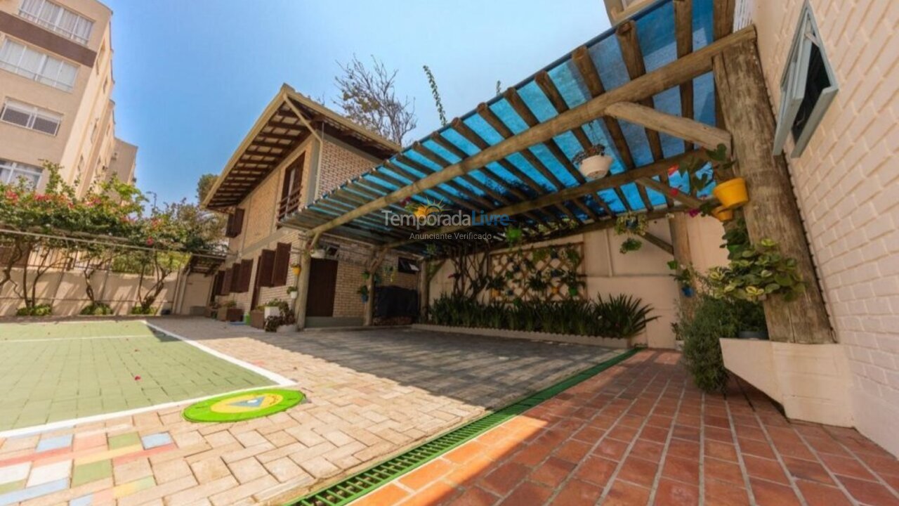 Casa para aluguel de temporada em Bombinhas (Praia de Bombas)