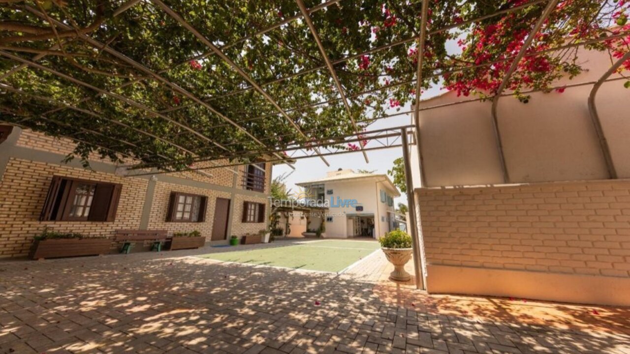 Casa para aluguel de temporada em Bombinhas (Praia de Bombas)