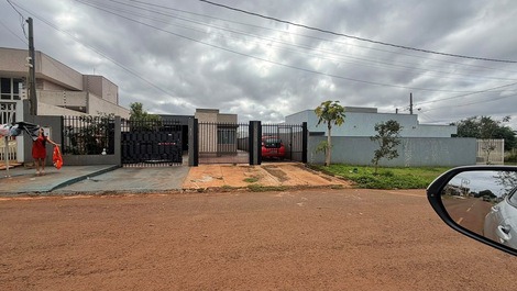 Kitnet Econômica de 2 Quartos – Perto do Catuaí Shopping e Aeroporto