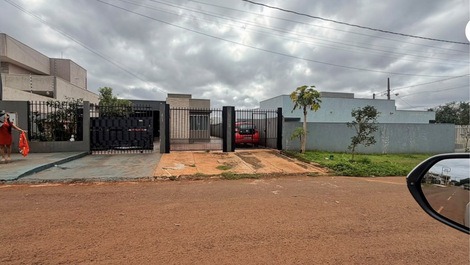 Kitnet Econômica de 2 Quartos – Perto do Catuaí Shopping e Aeroporto