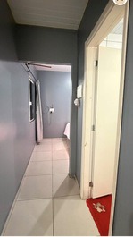 Kitnet Econômica de 2 Quartos – Perto do Catuaí Shopping e Aeroporto