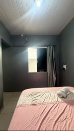 Kitnet Econômica de 2 Quartos – Perto do Catuaí Shopping e Aeroporto