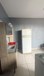 Kitnet Econômica de 2 Quartos – Perto do Catuaí Shopping e Aeroporto