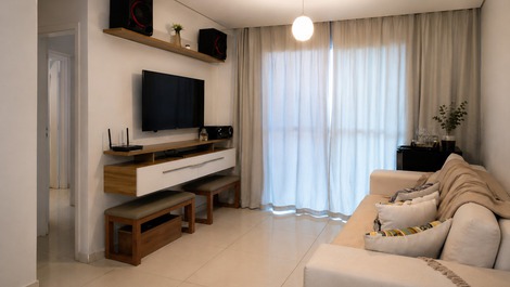 Sala c/ sofá tv som e cervejeira 