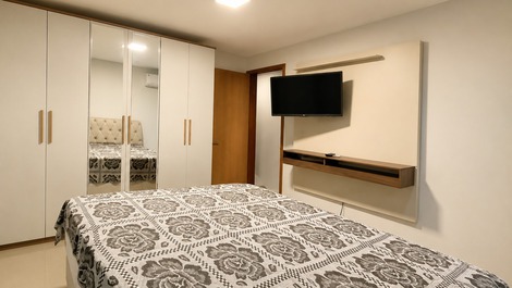 Suite c tv e guarda roupa 
