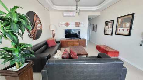 Apartment facing the avenue, 3 suites, well located!