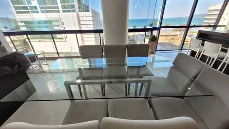 Apartment facing the avenue, 3 suites, well located!