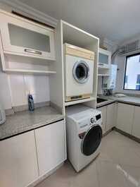 Apartment facing the avenue, 3 suites, well located!