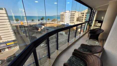 Apartment facing the avenue, 3 suites, well located!