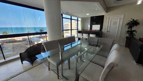 Apartment facing the avenue, 3 suites, well located!