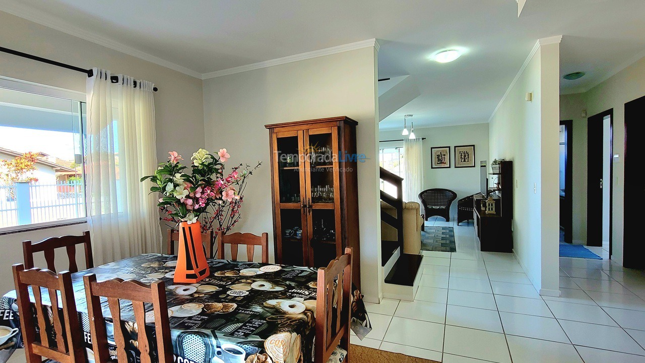 Casa para aluguel de temporada em São Francisco do Sul (Ubatuba)