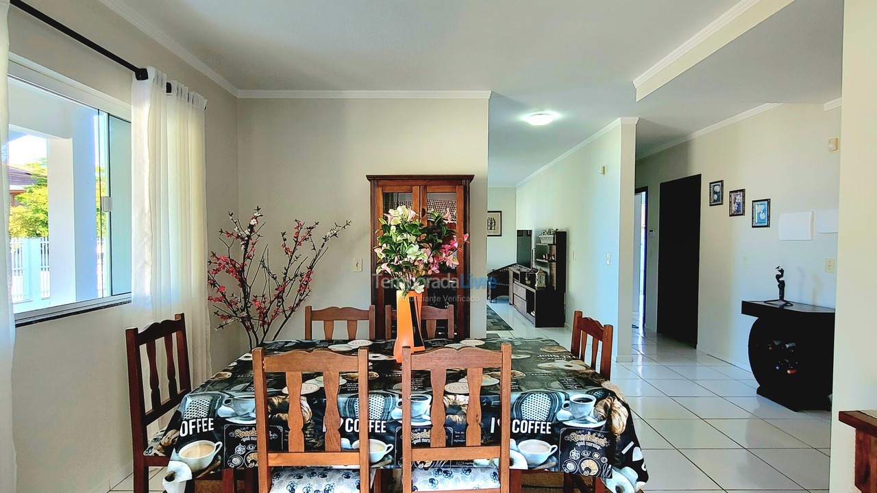 Casa para aluguel de temporada em São Francisco do Sul (Ubatuba)