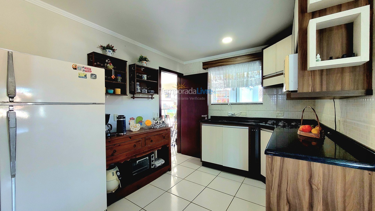 Casa para aluguel de temporada em São Francisco do Sul (Ubatuba)