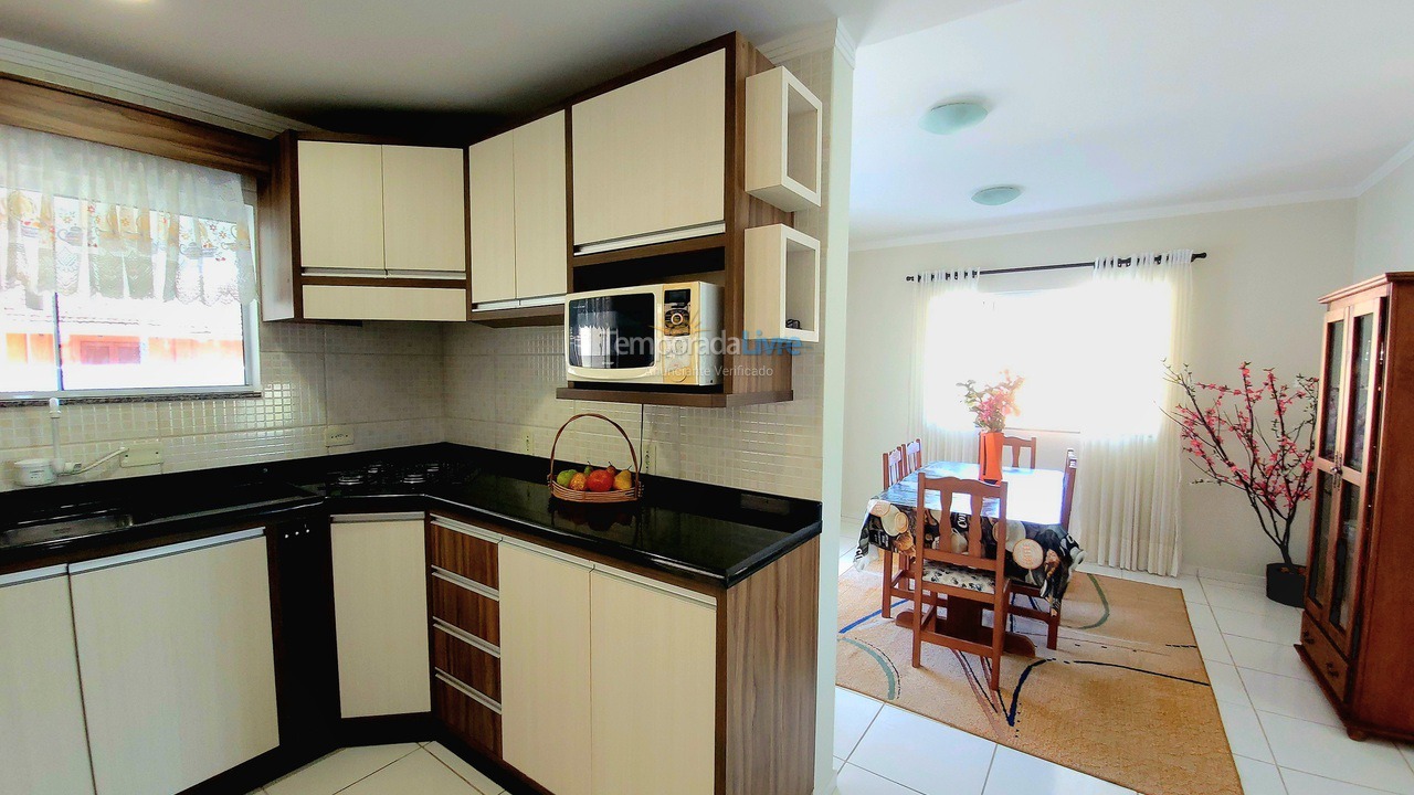 Casa para aluguel de temporada em São Francisco do Sul (Ubatuba)