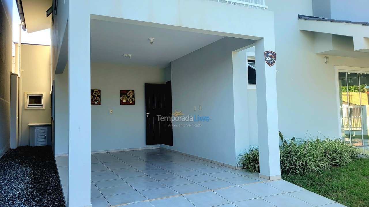 Casa para aluguel de temporada em São Francisco do Sul (Ubatuba)