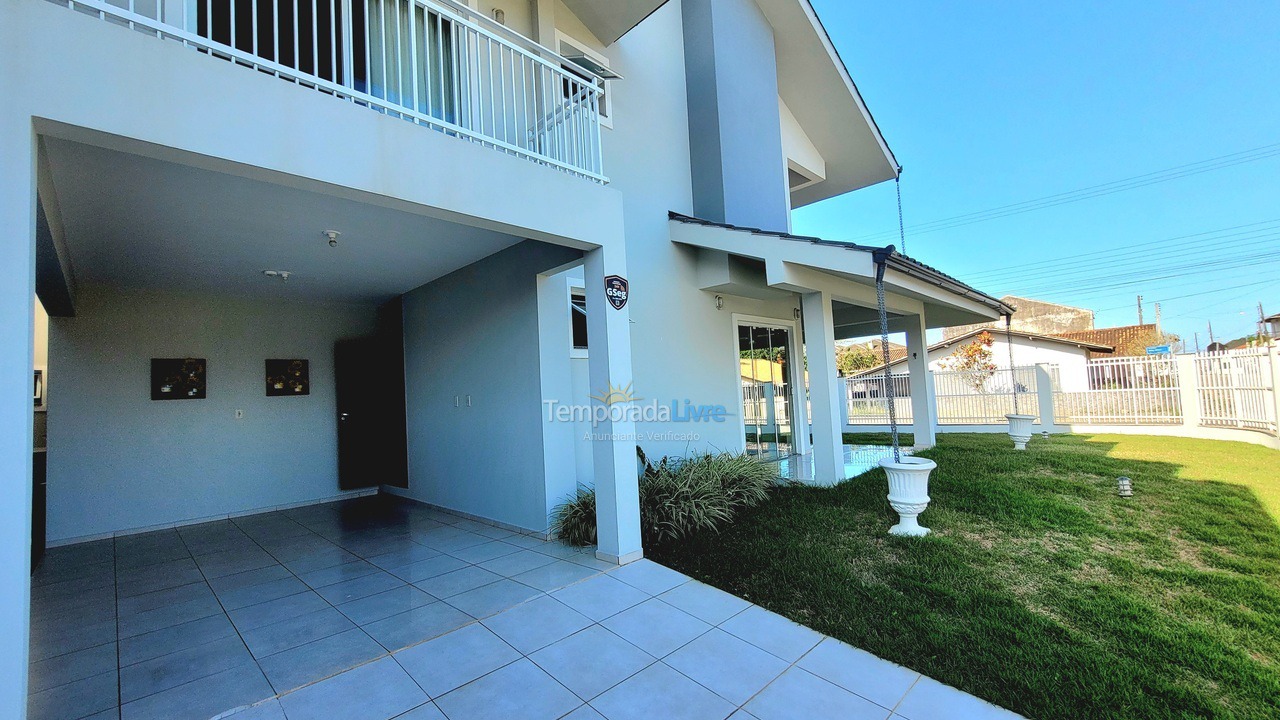 Casa para aluguel de temporada em São Francisco do Sul (Ubatuba)