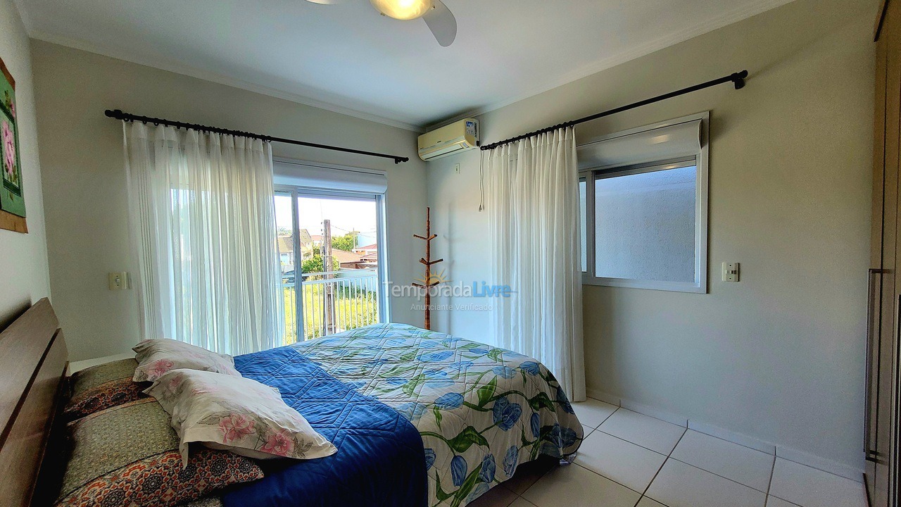 Casa para aluguel de temporada em São Francisco do Sul (Ubatuba)