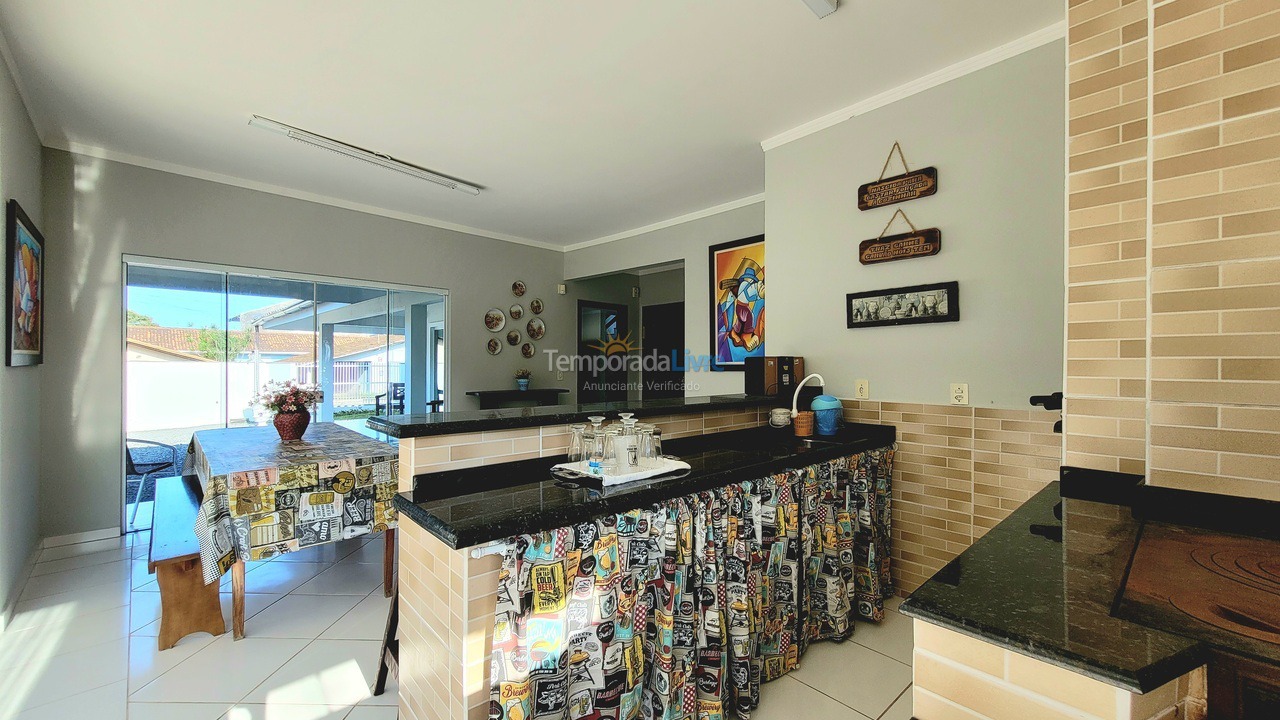 Casa para aluguel de temporada em São Francisco do Sul (Ubatuba)