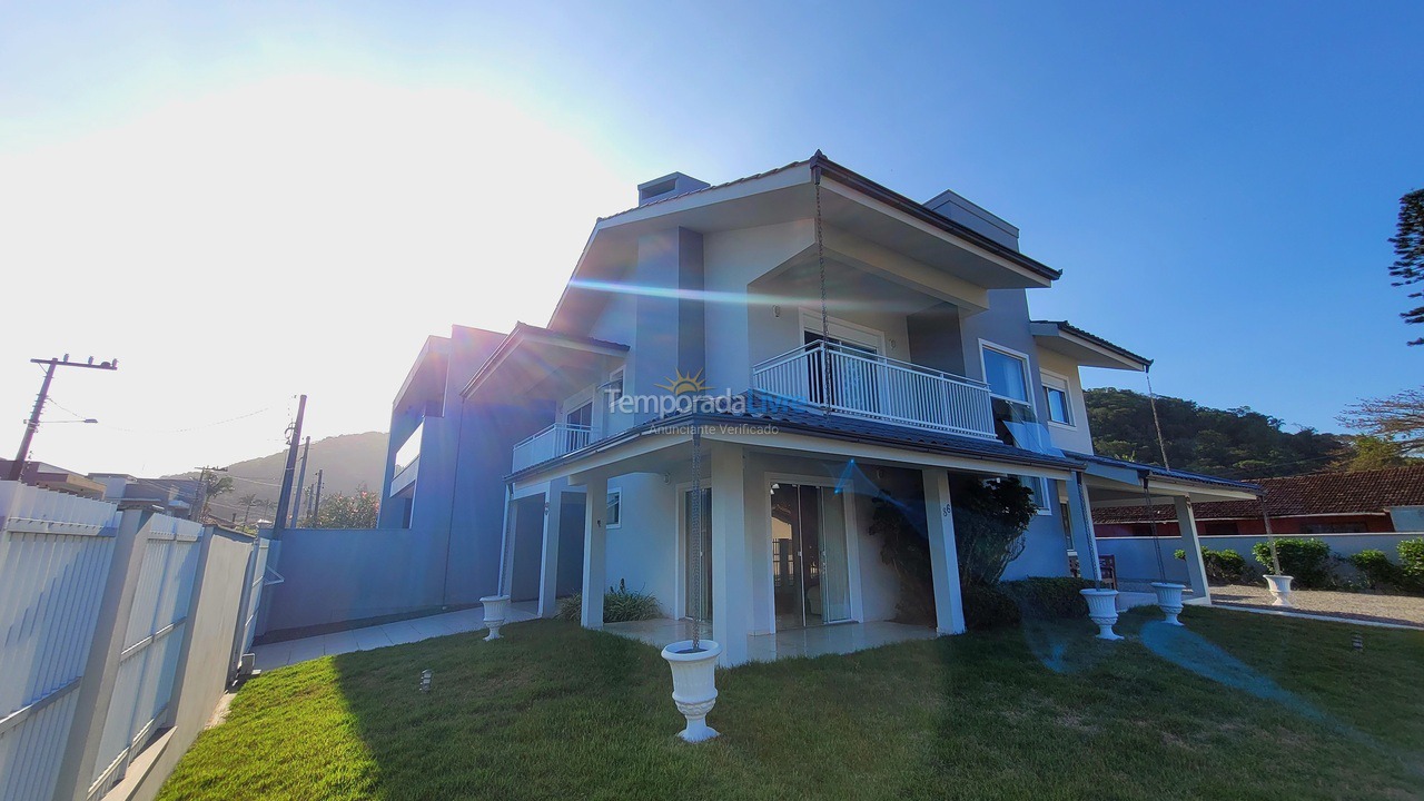 Casa para aluguel de temporada em São Francisco do Sul (Ubatuba)