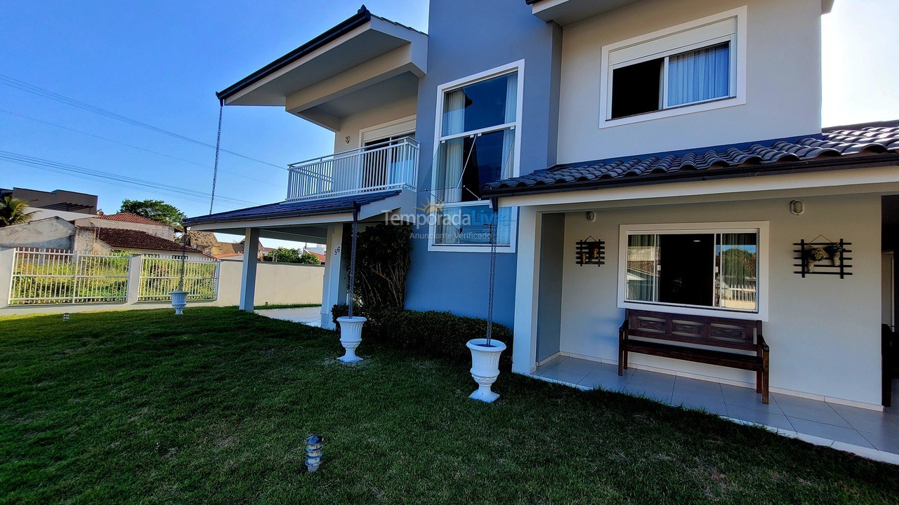 Casa para aluguel de temporada em São Francisco do Sul (Ubatuba)