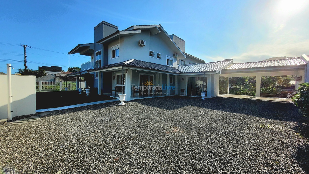 Casa para aluguel de temporada em São Francisco do Sul (Ubatuba)