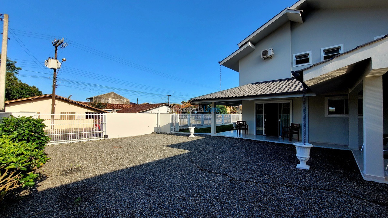 Casa para aluguel de temporada em São Francisco do Sul (Ubatuba)