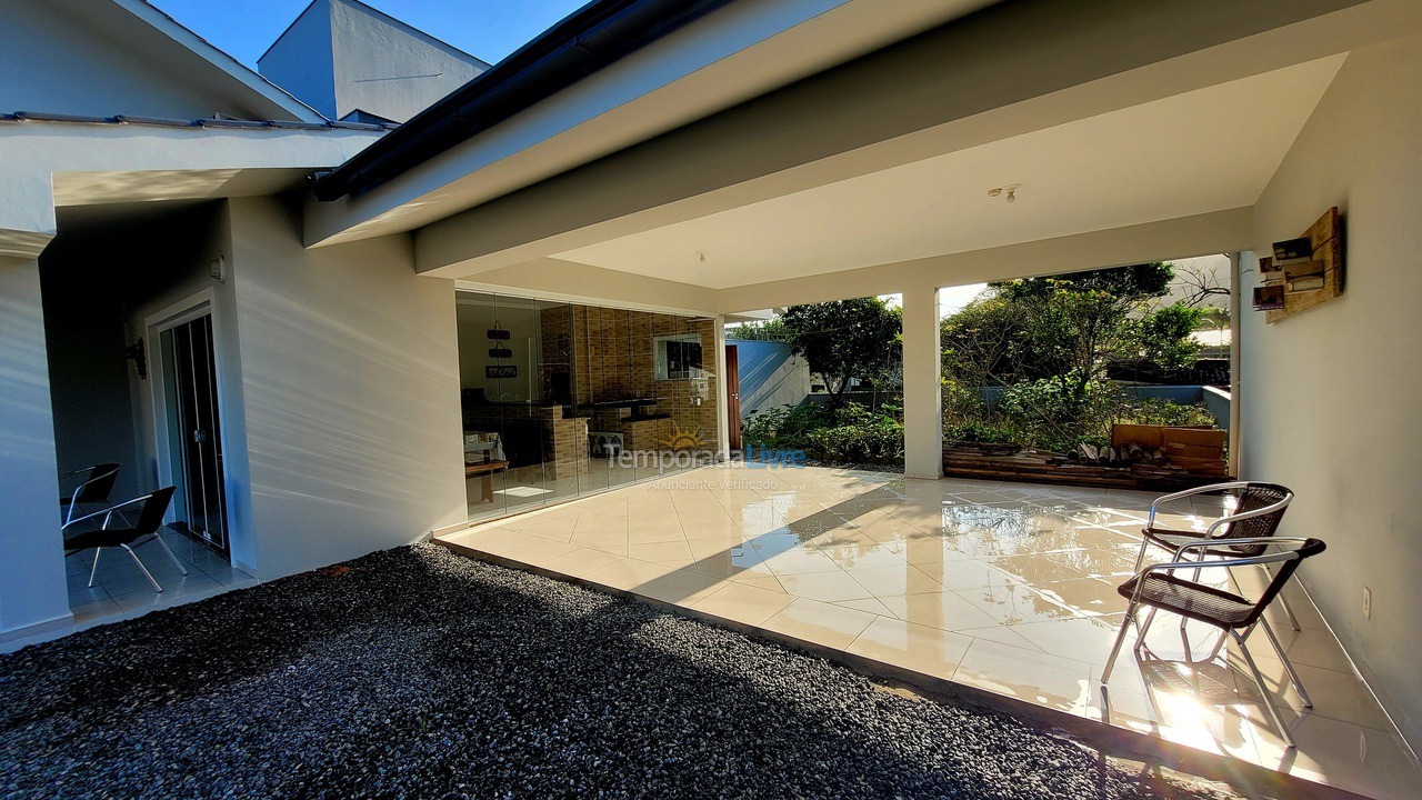 Casa para aluguel de temporada em São Francisco do Sul (Ubatuba)