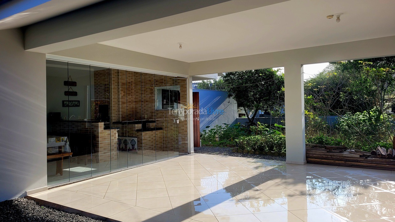 Casa para aluguel de temporada em São Francisco do Sul (Ubatuba)
