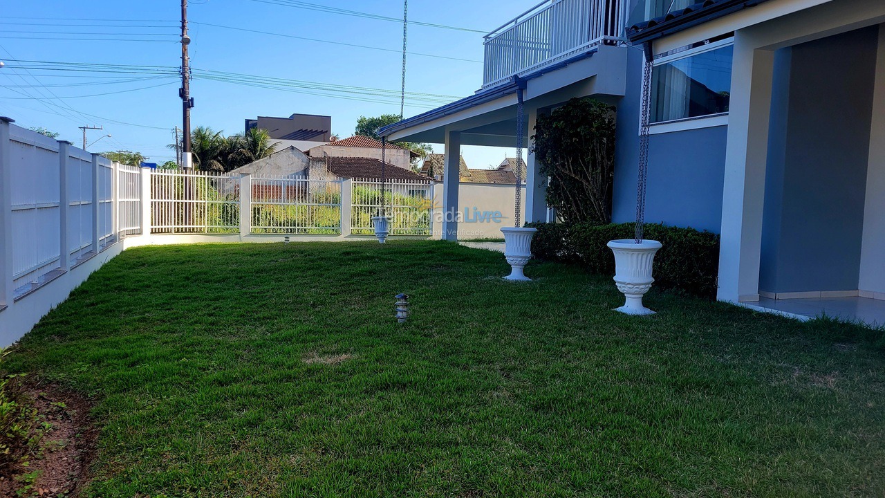 Casa para aluguel de temporada em São Francisco do Sul (Ubatuba)