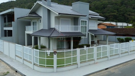 Casa Caminho de Ubatuba - 04 dorm. até 10 pessoas - 130m do mar