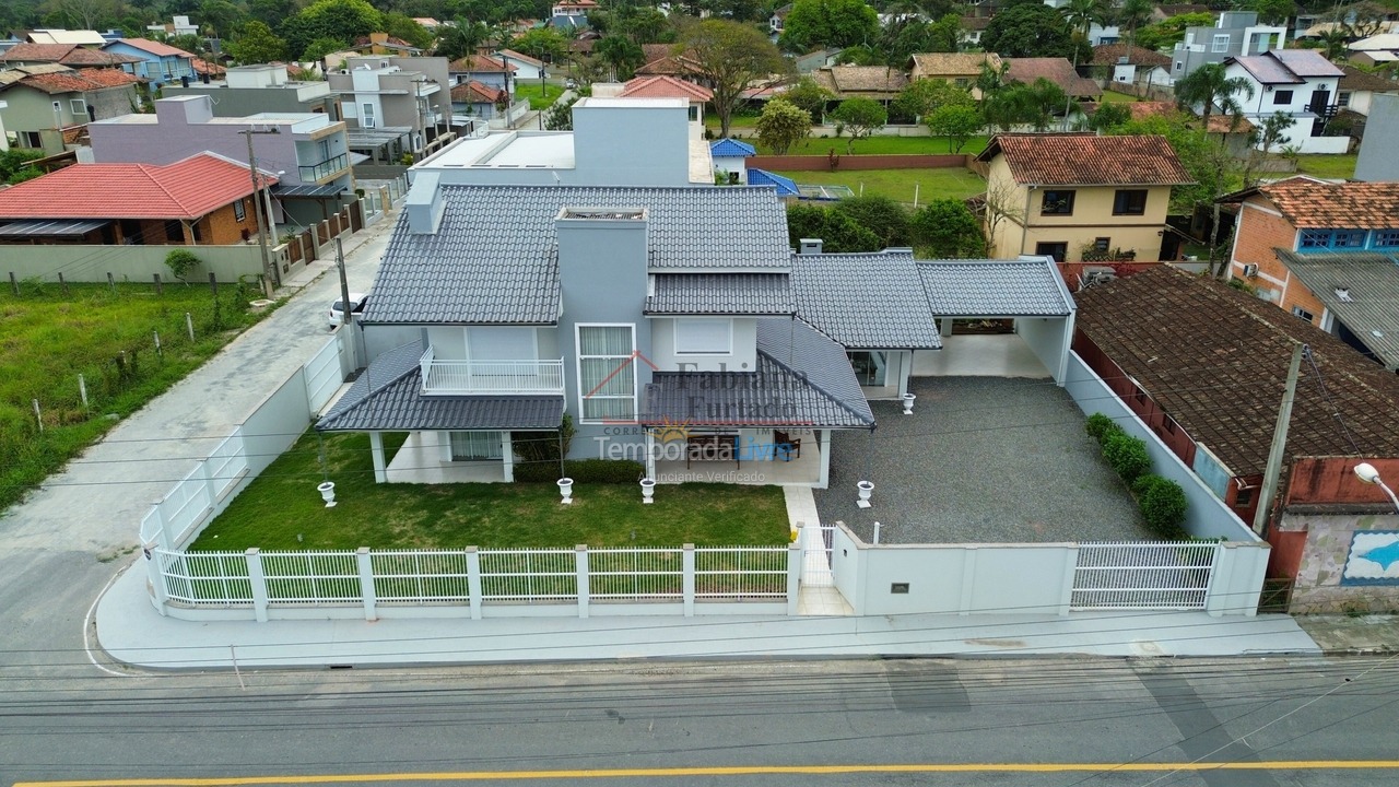 Casa para aluguel de temporada em São Francisco do Sul (Ubatuba)