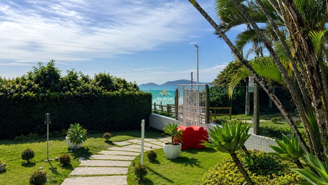 🏣🌅Apto de 2 dorm frente mar, condomínio pé na areia🏖️