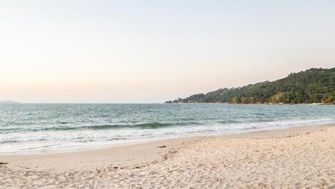 Praia em frente a propriedade