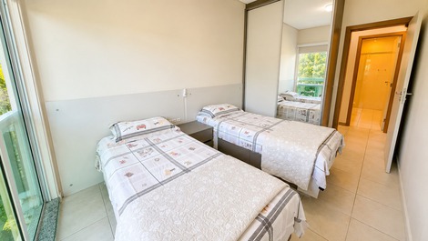 🏣🌅Apto de 2 dorm frente mar, condomínio pé na areia🏖️