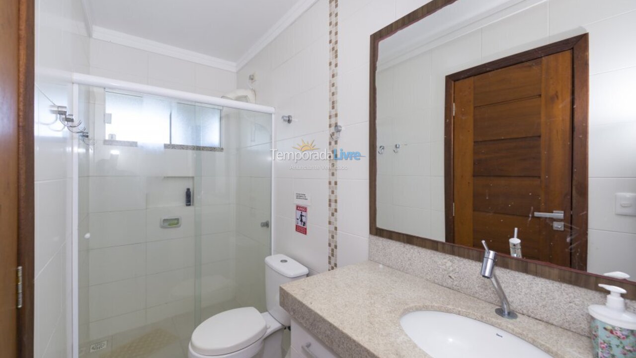 Casa para aluguel de temporada em Bombinhas (Praia de Bombas)