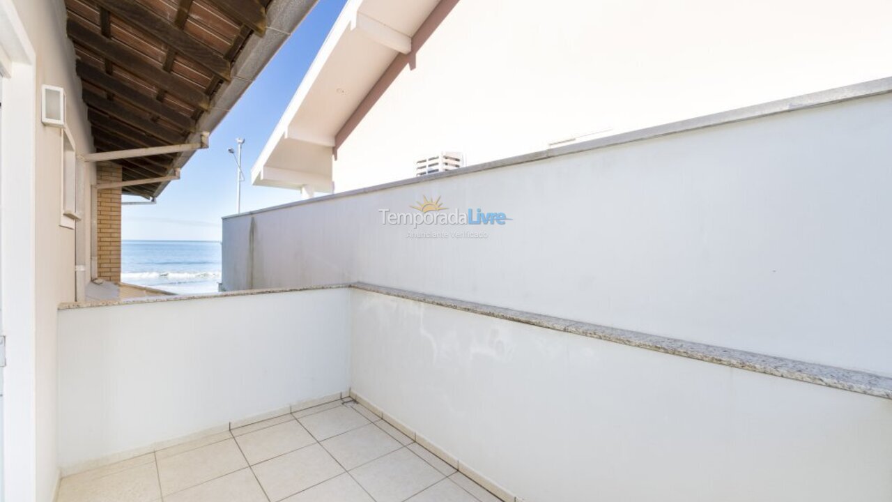 Casa para aluguel de temporada em Bombinhas (Praia de Bombas)