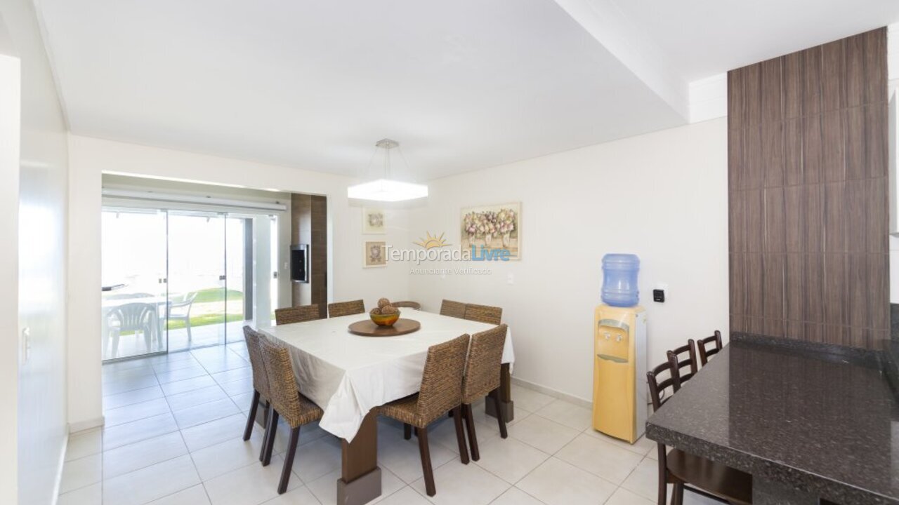 Casa para aluguel de temporada em Bombinhas (Praia de Bombas)